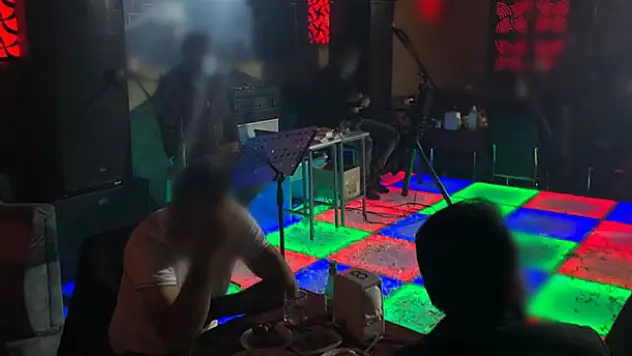 Konya'da Kovid-19 tedbirlerine uymayan eğlence mekanındaki 75 kişiye ceza kesildi