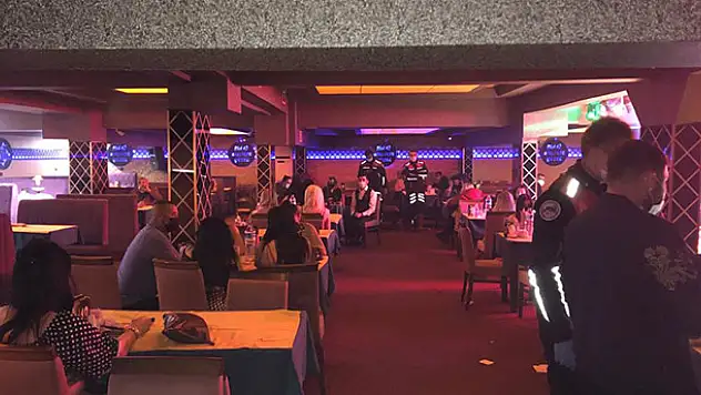 Konya'da Kovid-19 tedbirlerini ihlal eden iş yerindeki 53 kişiye para cezası kesildi