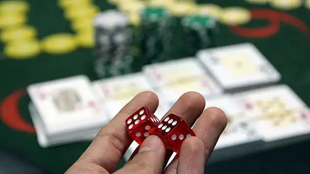Konya'da Kovid-19 tedbirlerini ihlal edip kumar oynayan 96 kişiye ceza