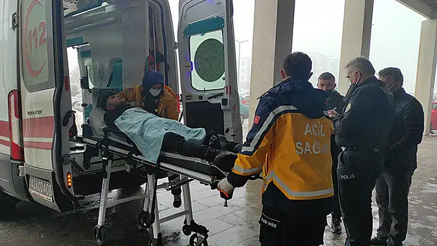 Konya'da küfürleşme nedeniyle çıktığı iddia edilen kavgada 2 kişi bıçaklandı