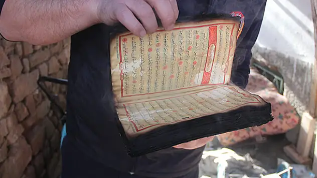Konya'da kül olan evde yanmamış Kur'an-ı Kerim bulundu