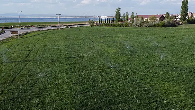 Konya'da kuraklık tehlikesi! Beyşehir'de yağışların azlığından bazı çiftçiler tarlalarını sulamaya başladı

