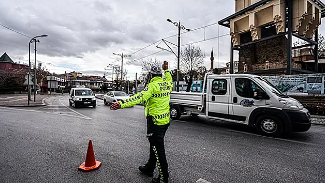 Konya'da kuralları ihlal eden bin 32 sürücüye ceza