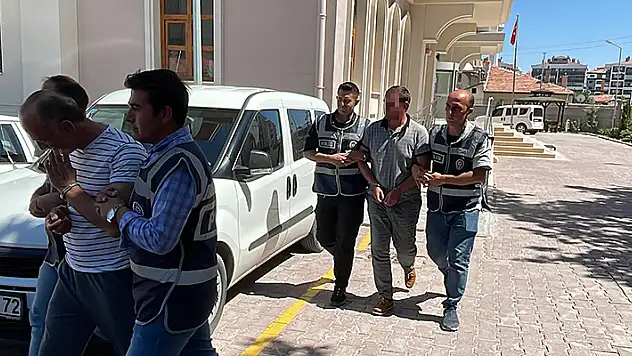 Konya'da kuyumcudan döviz çalan zanlılar Adana'da yakalandı

