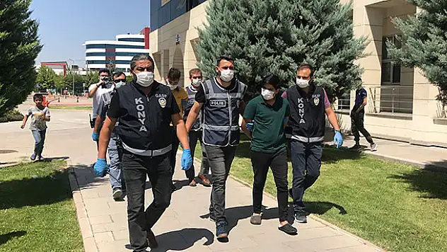 Konya'da kuyumcunun etkisiz hale getirdiği 2 soyguncu tutuklandı