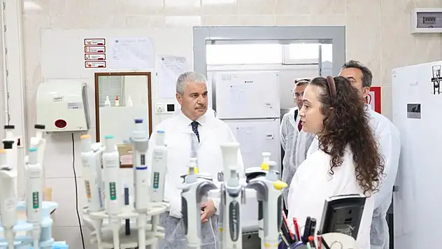 Konya'da laboratuvar teftişi: Vali Akın brifing aldı