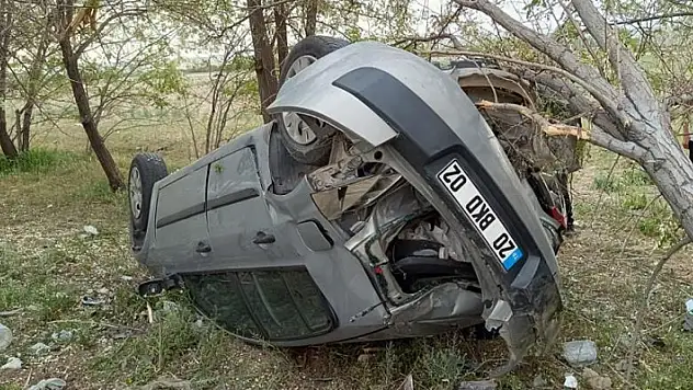 Konya'da lastiği patlayan otomobil takla attı: 4 yaralı
