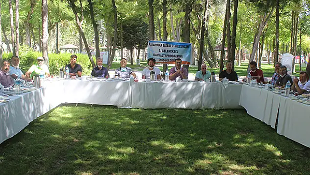 Konya'da lise arkadaşları 29 yıl sonra bir araya geldi