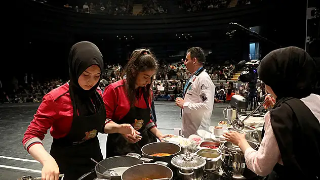 Konya'da lise öğrencileri en güzel yemeği yapmak için yarıştı
