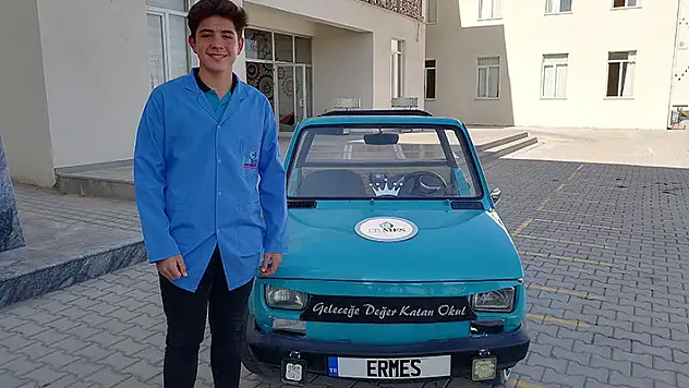 Konya'da lise öğrencileri güneş enerjili araç tasarladı