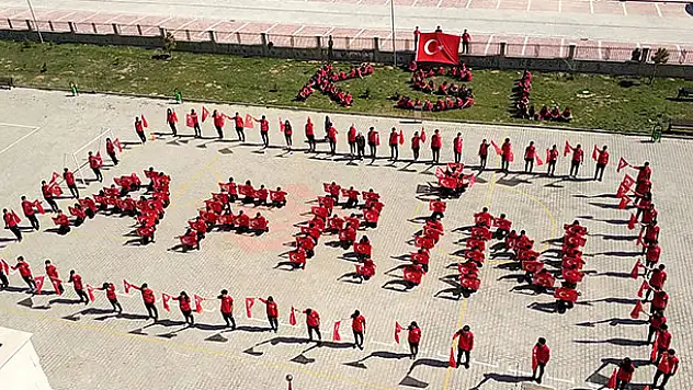 Konya'da Lise öğrencilerinden 'Afrin' koreografisi