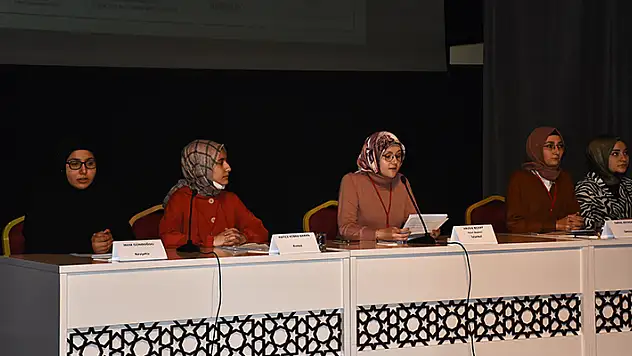 Konya'da lise ve üniversite öğrencileri Mevlana'yı anlattı
