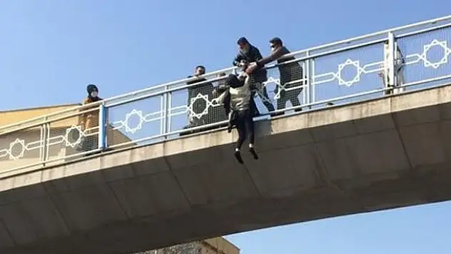 Konya'da liseli kız köprüye çıktı, kendisini boşluğa bıraktı! Son anda kurtarıldı