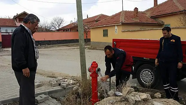 Konya'da mahallelere su dolum vanaları monte ediliyor