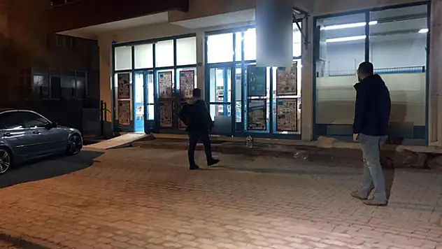 Konya'da marketin tuvaletinde saklanan 2 şüpheli 25 bin lirayı çaldı
