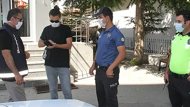 Konya'da maske takmayan 23 kişiye 20 bin 700 lira ceza