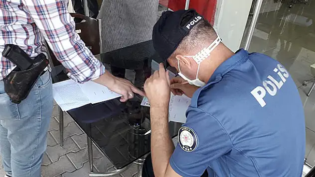 Konya'da maskesiz alışverişe çıkan 19 kişiye 17 bin 100 lira ceza