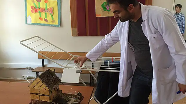 Konya'da matematik öğretmeni akıllı çamaşırlık yaptı