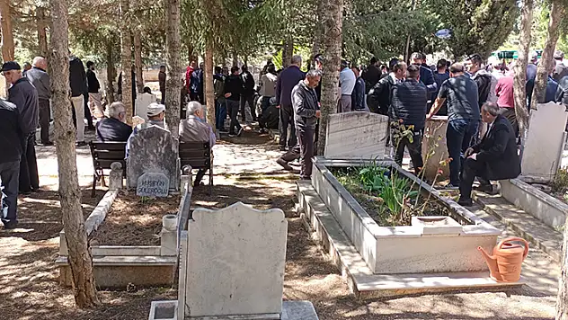 Konya'da mazbatasını alamadan hayatını kaybeden muhtarın cenazesi defnedildi
