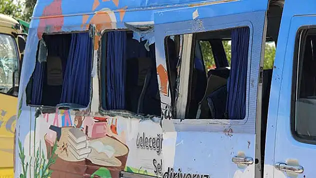 Konya'da mazot tankeri kreş servisiyle çarpıştı