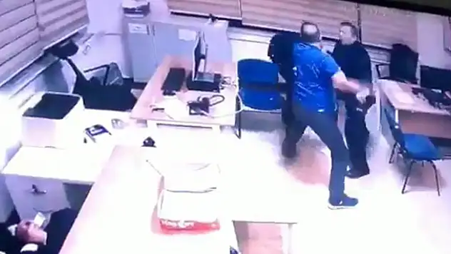 Konya'da memur, polisi demir çubukla yaraladı