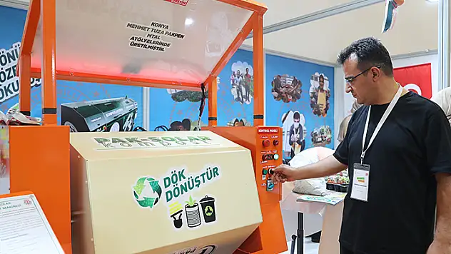 Konya'da meslek liseliler atıkları gübreye dönüştüren solar makine geliştirdi
