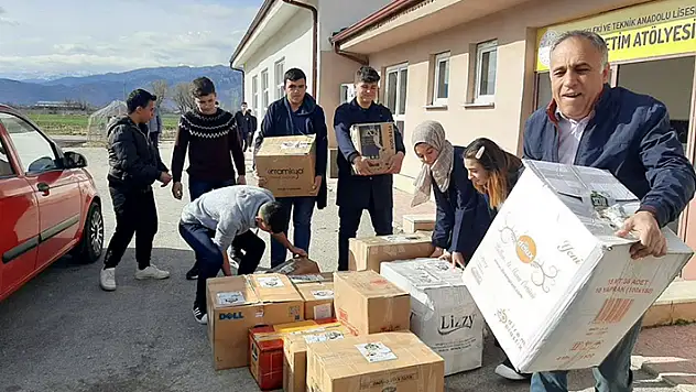 Konya'da meslek lisesinde üretilen kedi ve köpek mamaları deprem bölgesine gönderildi
