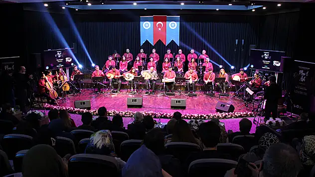 Konya'da Mevlana'nın ölümünün 748. yıl dönümü dolayısıyla tasavvuf konseri verildi
