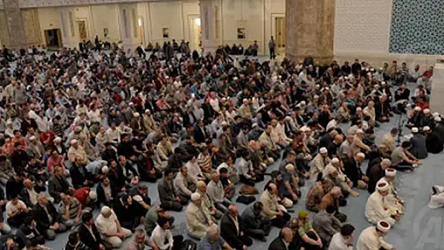 Konya'da Mevlid Kandili'nde Camiler Doldu Taştı