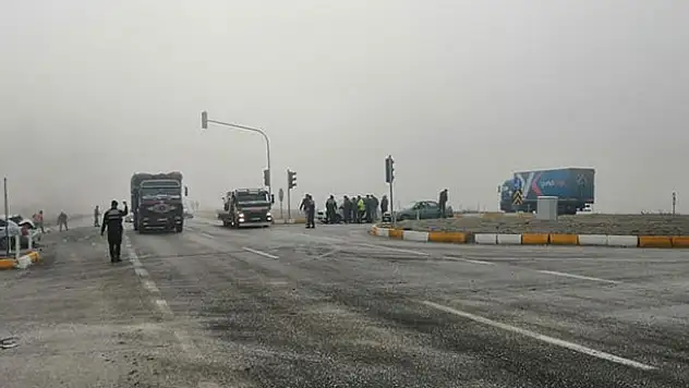 Konya'da meydana gelen zincirleme trafik kazasında 7 araçta hasar oluştu