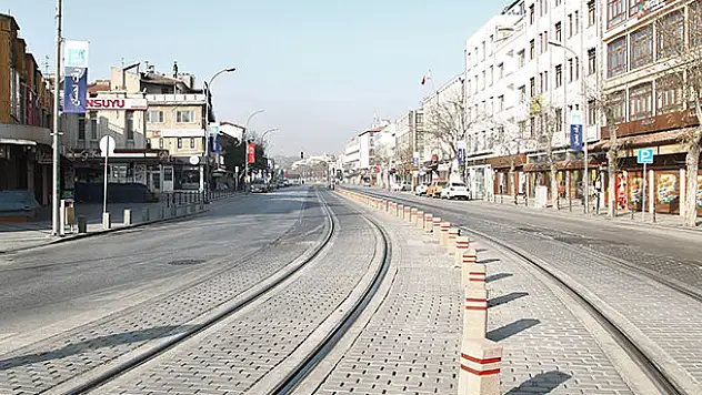 Konya'da meydanlar boş kaldı