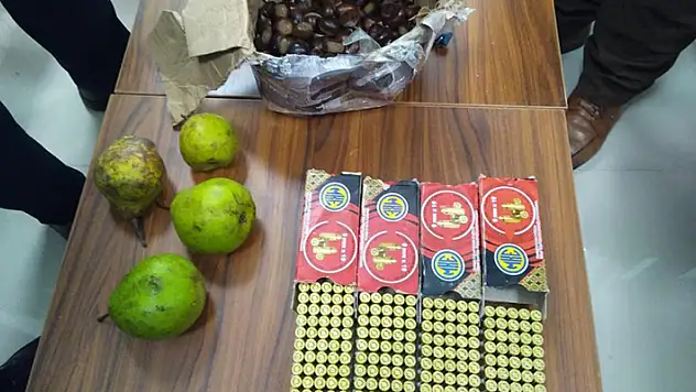 Konya'da meyvelerin arasına gizlenmiş 200 tabanca mermisi ele geçirildi

