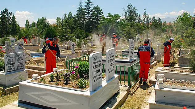 Konya'da Mezarlıklara Büyükşehir Eli Değdi