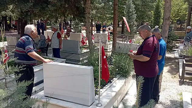 Konya'da mezarlıklarda bayram yoğunluğu
