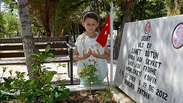 Konya'da mezarlıklarda ve şehitliklerde ziyaretçi yoğunluğu