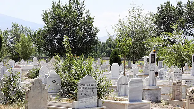 Konya'da mezarlıkta kesik bacak bulundu