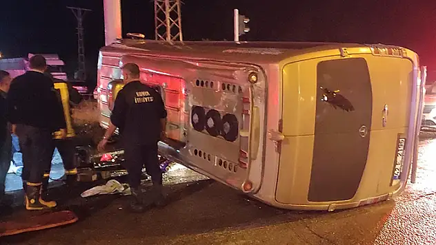 Konya'da midibüs ile minibüs çarpıştı: 24 yaralı

