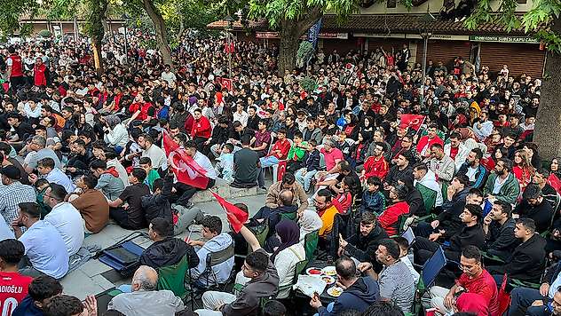 Konya'da milli maç heyecanı dev ekranlara yansıdı
