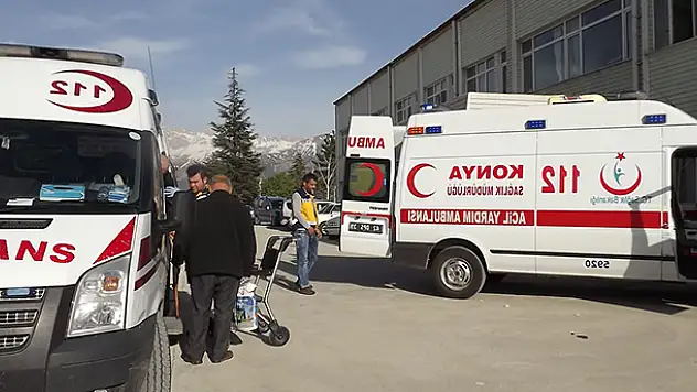 Konya'da minibüs devrildi: 19 yaralı