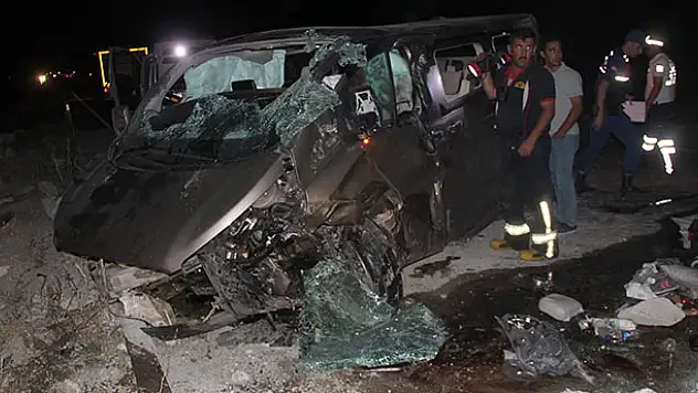 Konya'da minibüs devrildi: 2 ölü, 5 yaralı
