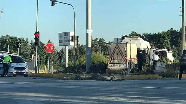 Konya'da minibüs ile çarpışan kamyonetin sürücüsü yaralandı