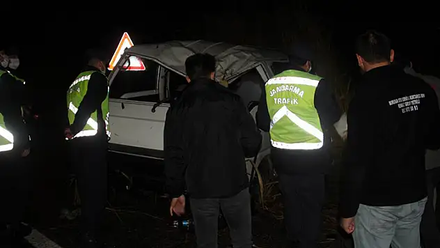 Konya'da minibüs sazlıkların içine devrildi: 2 yaralı
