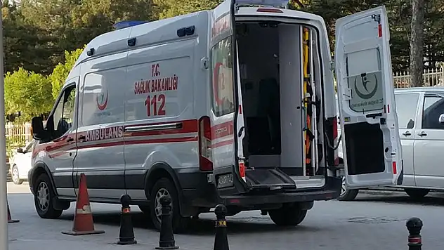 Konya'da minibüsün çarptığı 2 genç yaralandı
