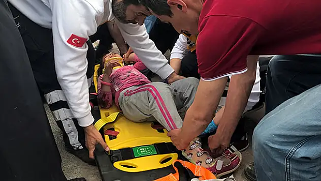 Konya'da minibüsün çarptığı küçük kız 'Bir şeyim yok' diyerek ağladı
