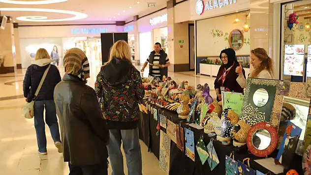 Konya'da minik ellerin sergisi alkış topladı