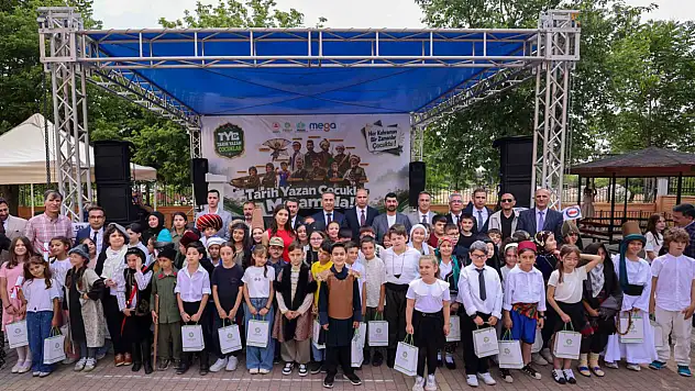 Konya'da minikler 77 Türk büyüğünü kaleme aldı