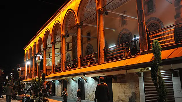 Konya'da Miraç Kandilinde vatandaşlar camilere akın etti