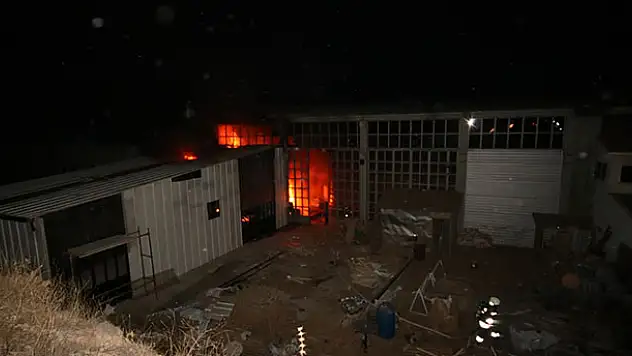 Konya'da mobilya fabrikasında yangın