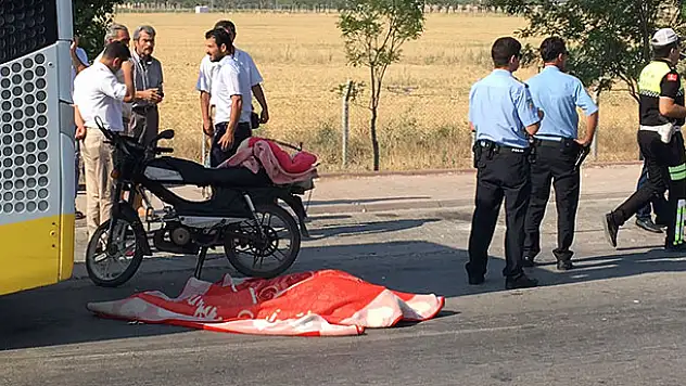 Konya'da motosiklet, belediye otobüsüne çarptı: 1 ölü