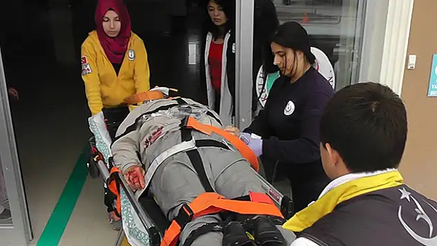 Konya'da motosiklet çöp konteynerine çarptı